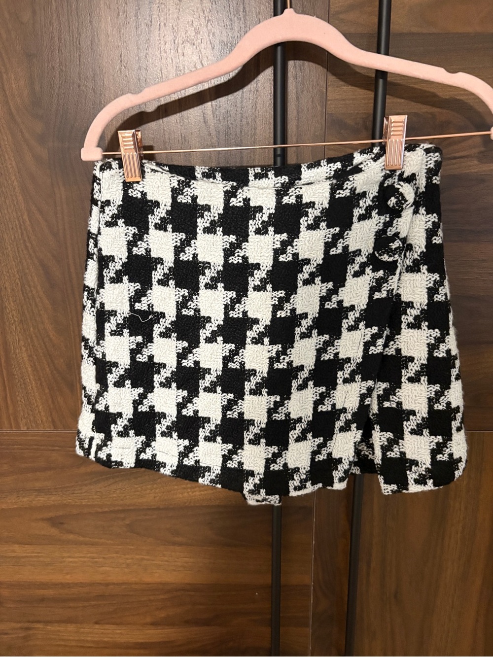 Classic Black and White Houndstooth Mini Skort
